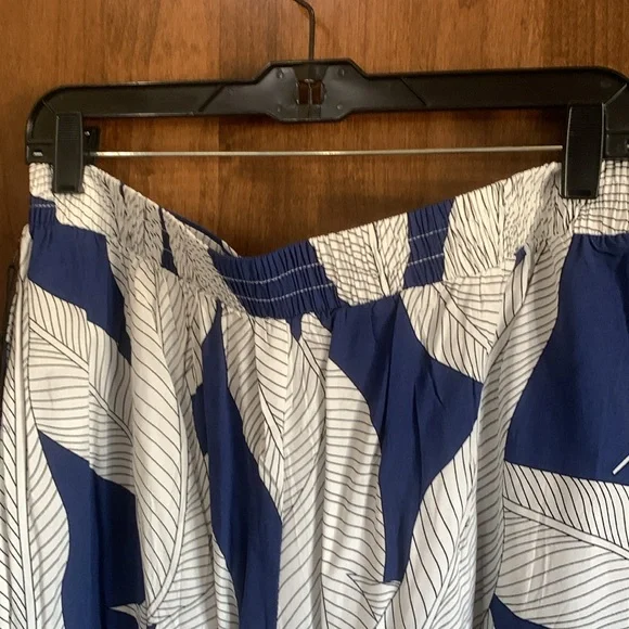 Blue and White Leaf Print Women's Wide Pants XL - Picture 3 of 6
